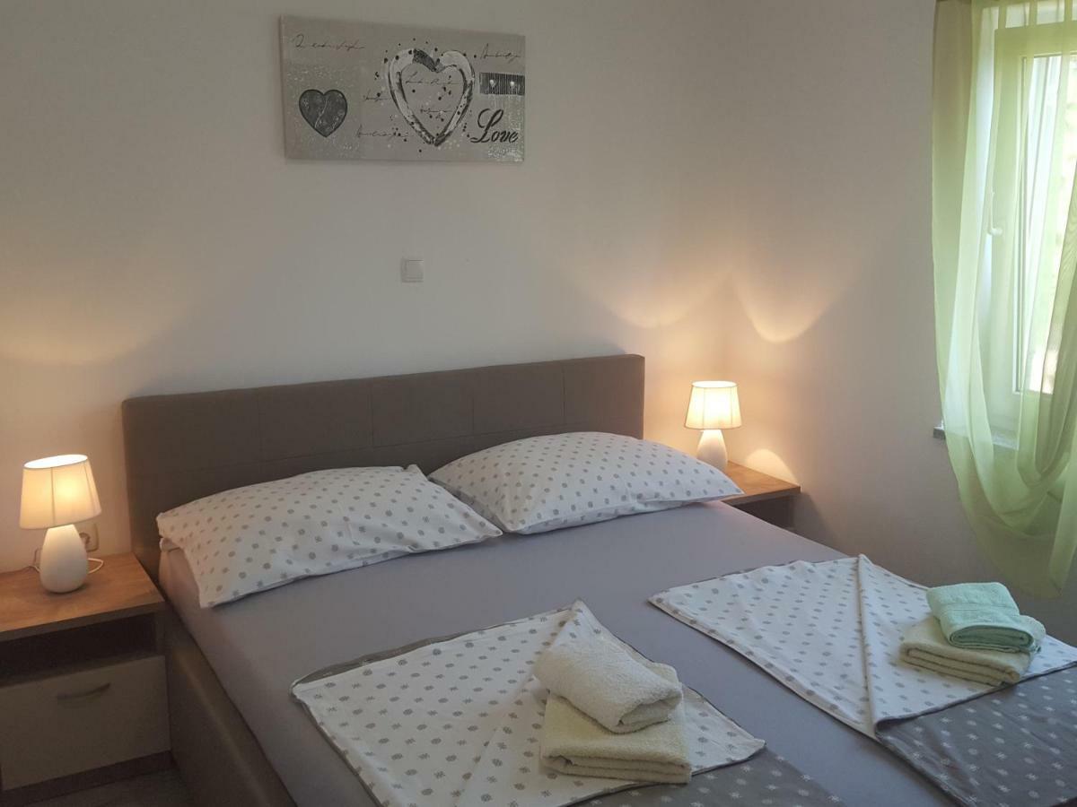 Apartmani Slavica Rab Town Ngoại thất bức ảnh