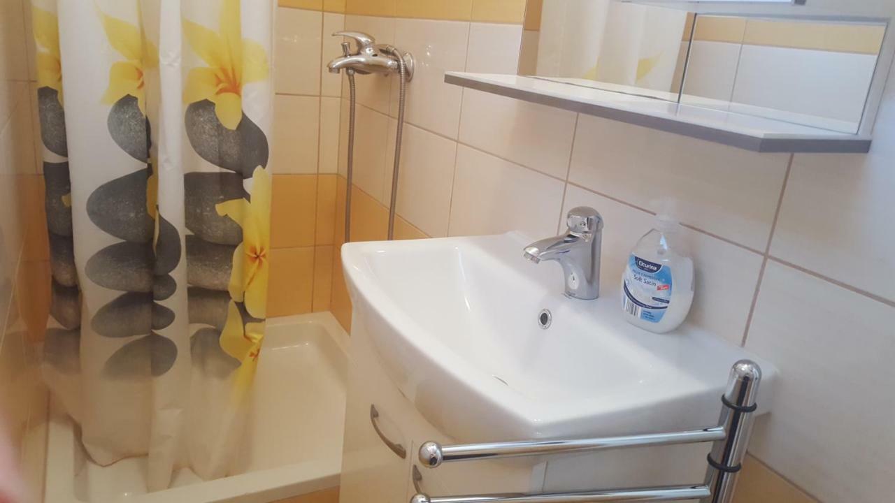 Apartmani Slavica Rab Town Ngoại thất bức ảnh