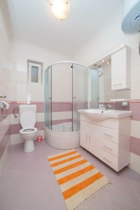 Apartmani Slavica Rab Town Ngoại thất bức ảnh
